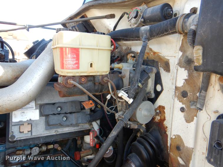 image for item DD8938 1999 International 4700 grain truck