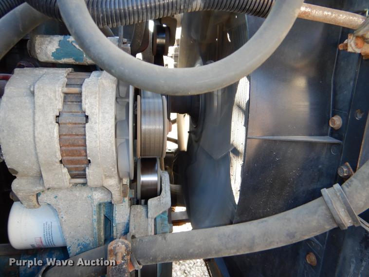 image for item DD8938 1999 International 4700 grain truck