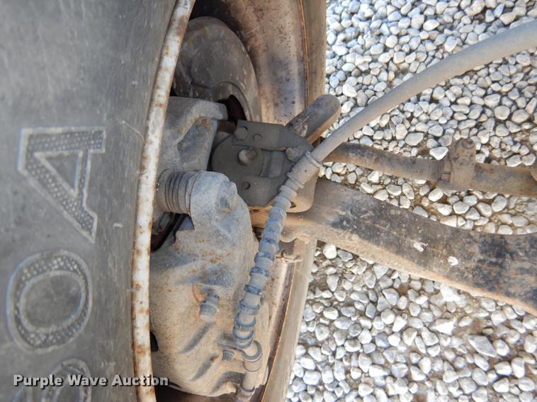 image for item DD8938 1999 International 4700 grain truck