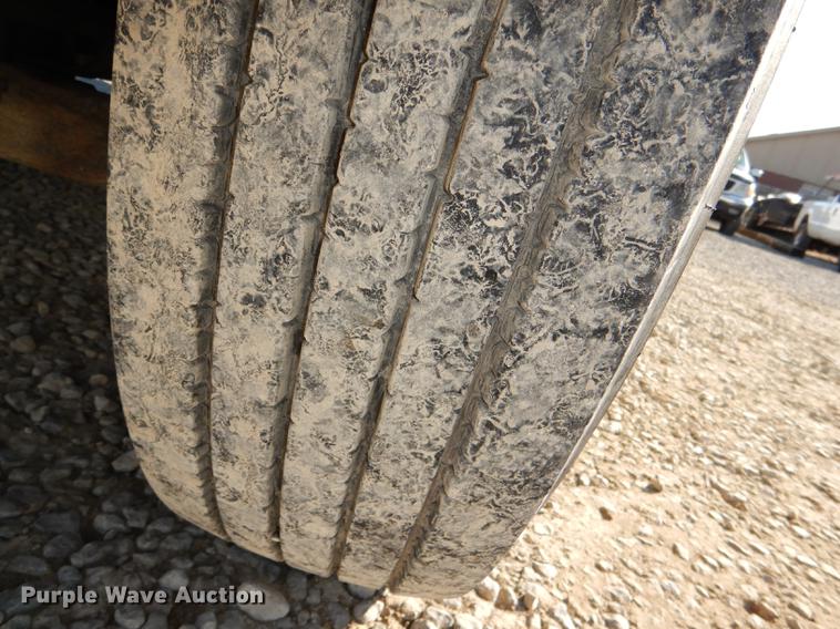 image for item DD8938 1999 International 4700 grain truck