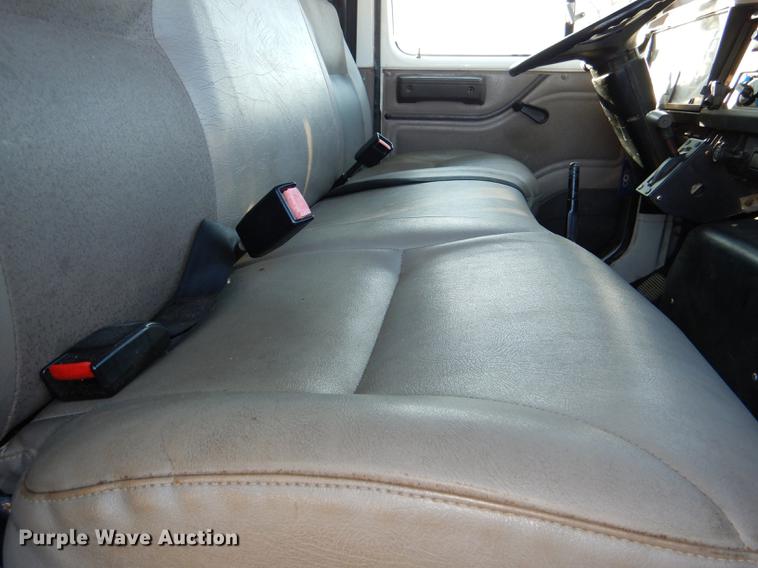 image for item DD8938 1999 International 4700 grain truck