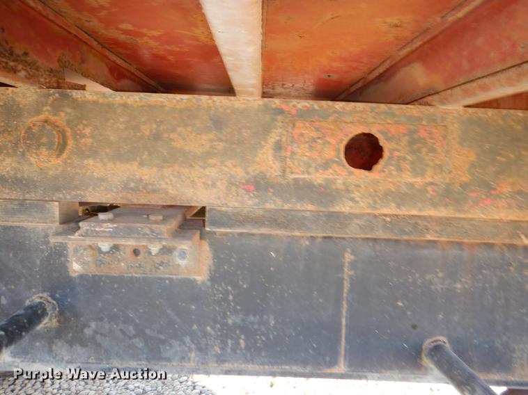 image for item DD8938 1999 International 4700 grain truck