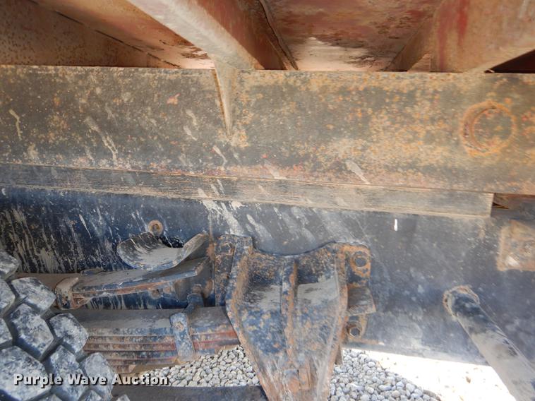 image for item DD8938 1999 International 4700 grain truck