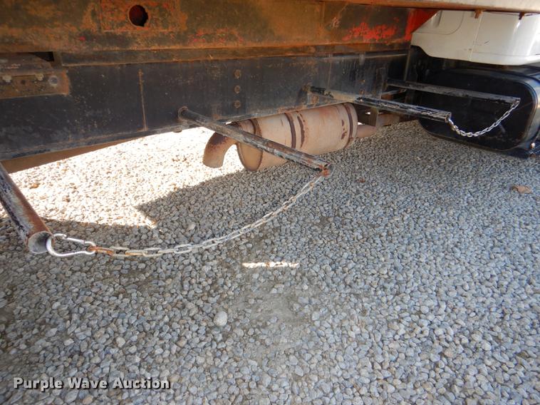 image for item DD8938 1999 International 4700 grain truck