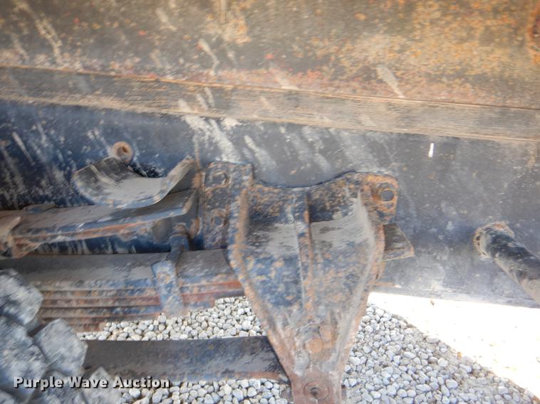 image for item DD8938 1999 International 4700 grain truck