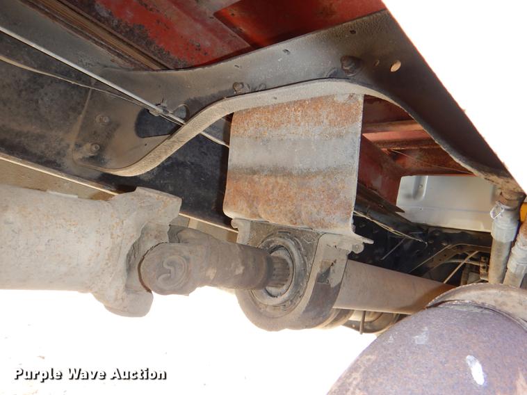 image for item DD8938 1999 International 4700 grain truck