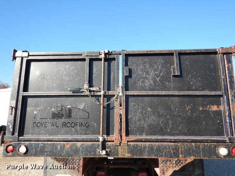 image for item DD8938 1999 International 4700 grain truck