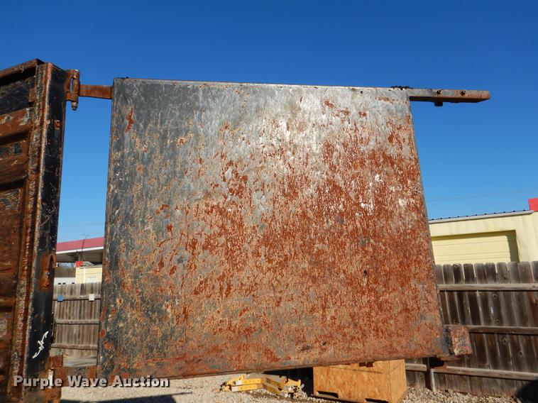 image for item DD8938 1999 International 4700 grain truck