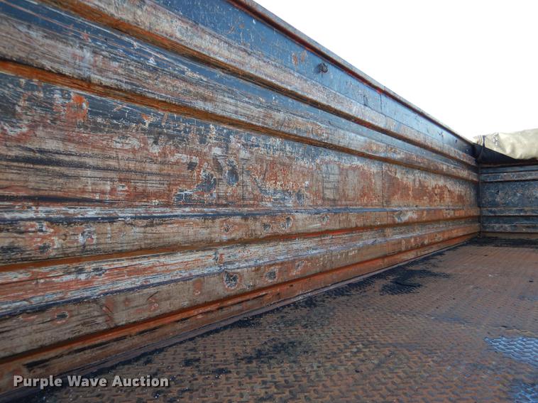 image for item DD8938 1999 International 4700 grain truck