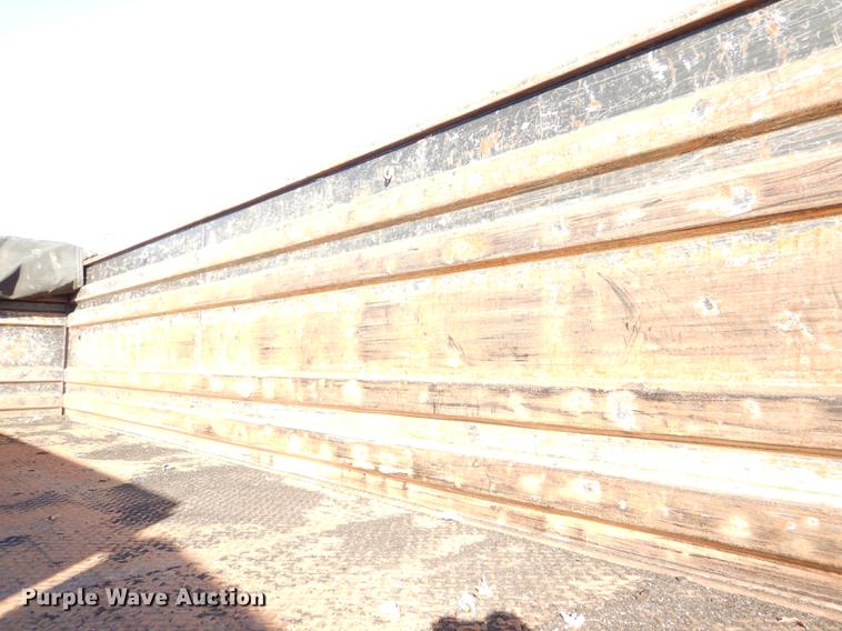 image for item DD8938 1999 International 4700 grain truck