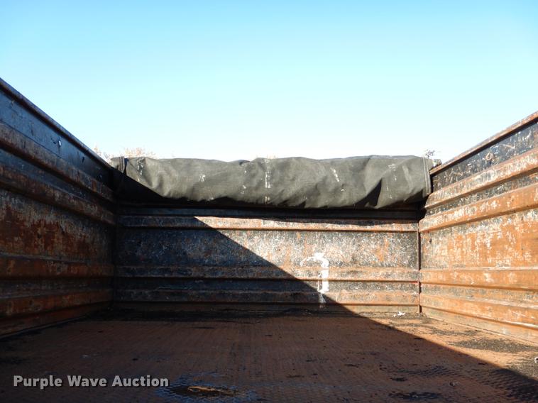 image for item DD8938 1999 International 4700 grain truck