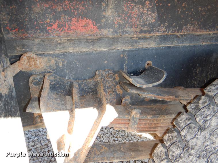 image for item DD8938 1999 International 4700 grain truck