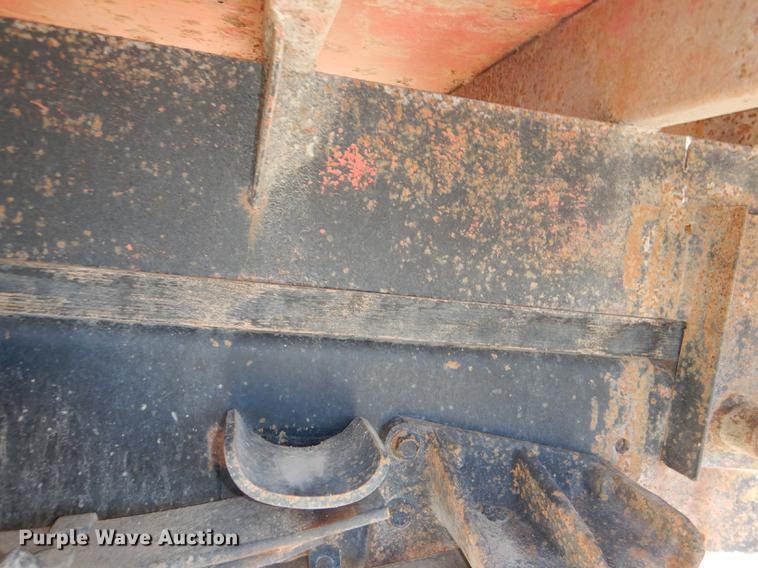 image for item DD8938 1999 International 4700 grain truck