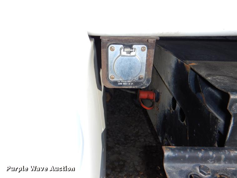 image for item DD8938 1999 International 4700 grain truck