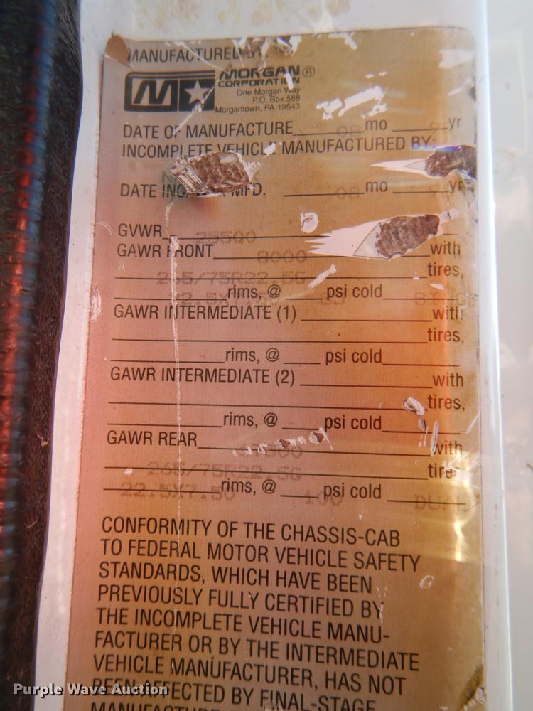 image for item DD8938 1999 International 4700 grain truck