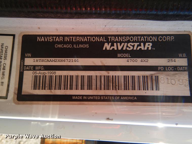 image for item DD8938 1999 International 4700 grain truck