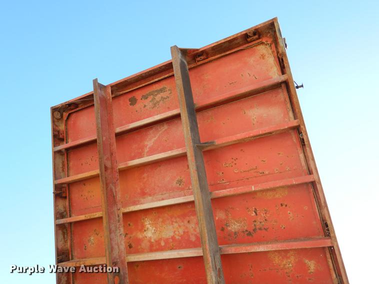 image for item DD8938 1999 International 4700 grain truck