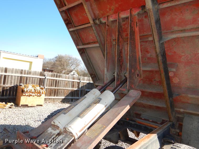 image for item DD8938 1999 International 4700 grain truck