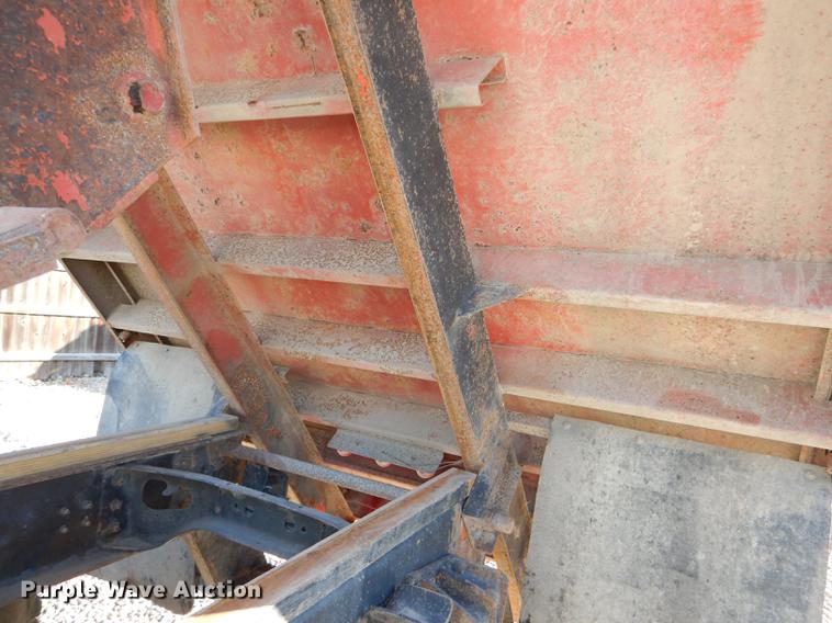 image for item DD8938 1999 International 4700 grain truck