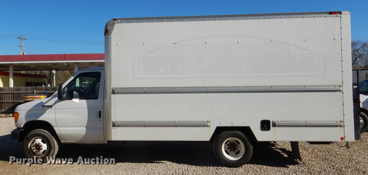 06 Ford 50 Super Duty Box Truck In Topeka Ks Item Dd39 Sold Purple Wave