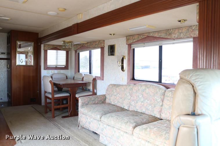 image for item DE1861 1995 Newmar London Aire RV