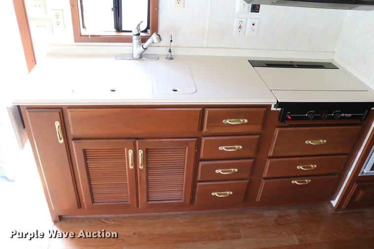 image for item DE1861 1995 Newmar London Aire RV