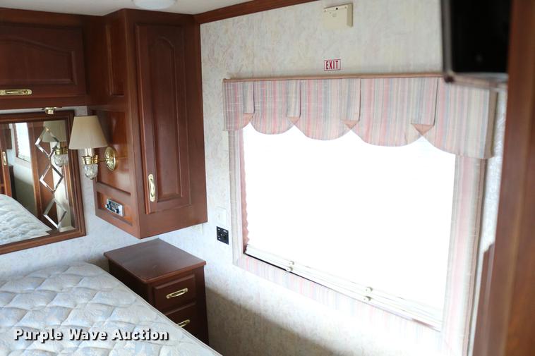 image for item DE1861 1995 Newmar London Aire RV