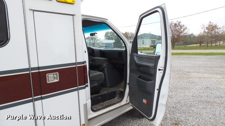 image for item DE4974 1993 Ford Econoline E350 ambulance