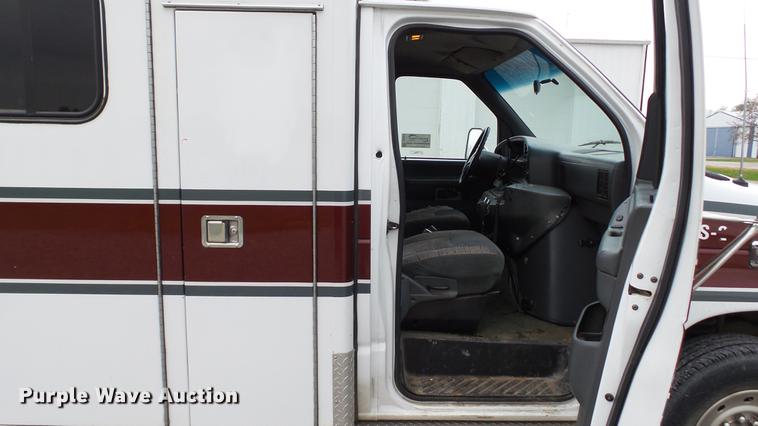 image for item DE4974 1993 Ford Econoline E350 ambulance