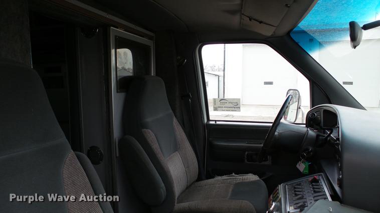image for item DE4974 1993 Ford Econoline E350 ambulance