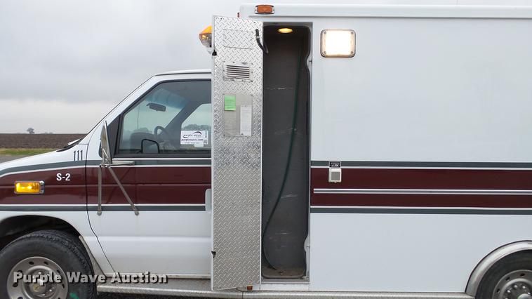 image for item DE4974 1993 Ford Econoline E350 ambulance