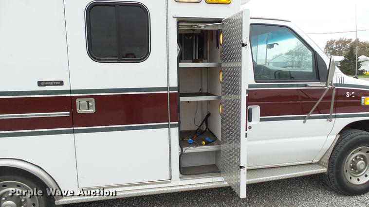 image for item DE4974 1993 Ford Econoline E350 ambulance