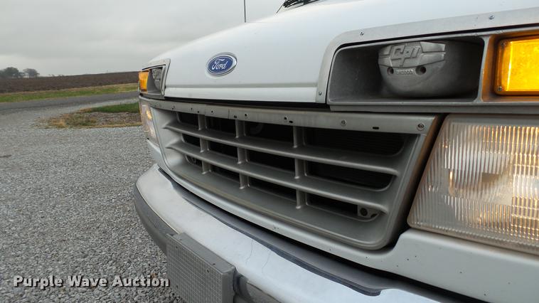 image for item DE4974 1993 Ford Econoline E350 ambulance