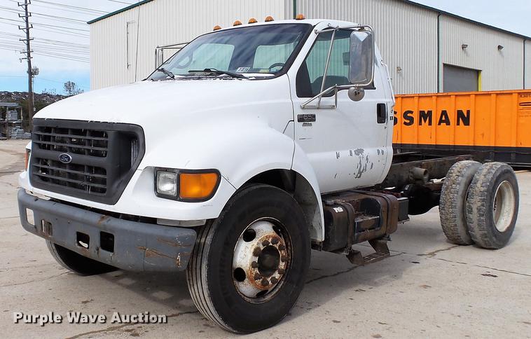 image for item DE4985 2000 Ford F650 Super Duty XL truck cab and chassis