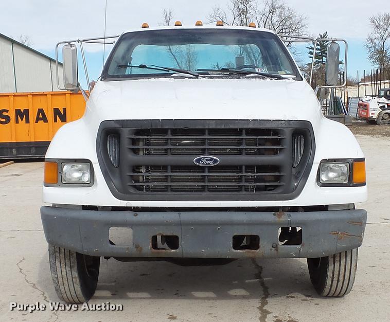 image for item DE4985 2000 Ford F650 Super Duty XL truck cab and chassis
