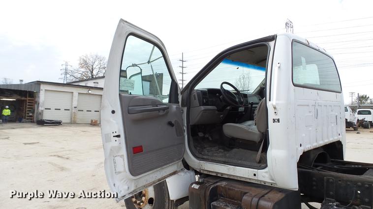 image for item DE4985 2000 Ford F650 Super Duty XL truck cab and chassis