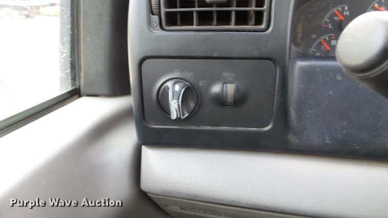 image for item DE4985 2000 Ford F650 Super Duty XL truck cab and chassis