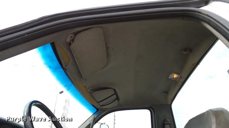 image for item DE4985 2000 Ford F650 Super Duty XL truck cab and chassis