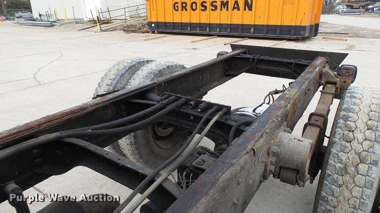 image for item DE4985 2000 Ford F650 Super Duty XL truck cab and chassis