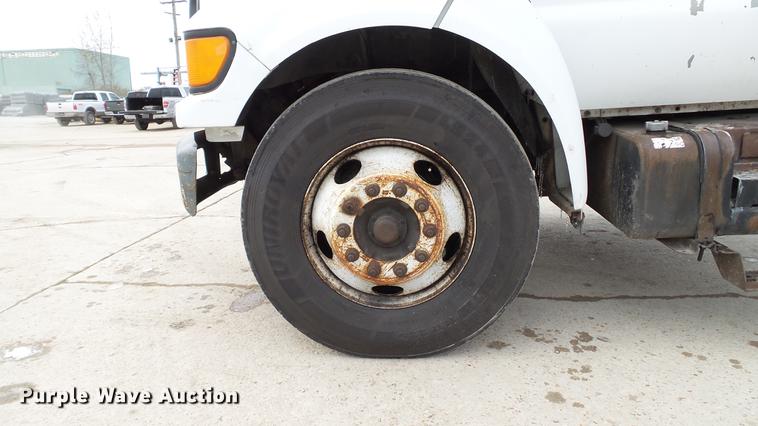 image for item DE4985 2000 Ford F650 Super Duty XL truck cab and chassis