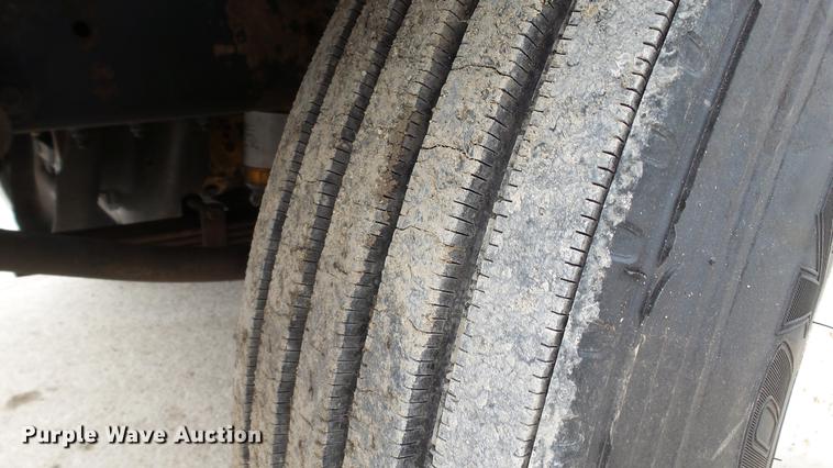 image for item DE4985 2000 Ford F650 Super Duty XL truck cab and chassis