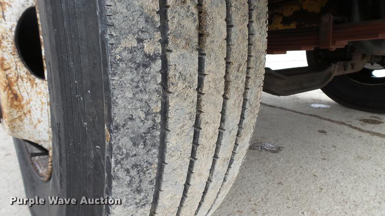 image for item DE4985 2000 Ford F650 Super Duty XL truck cab and chassis