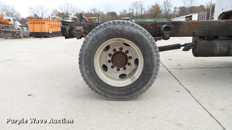 image for item DE4985 2000 Ford F650 Super Duty XL truck cab and chassis