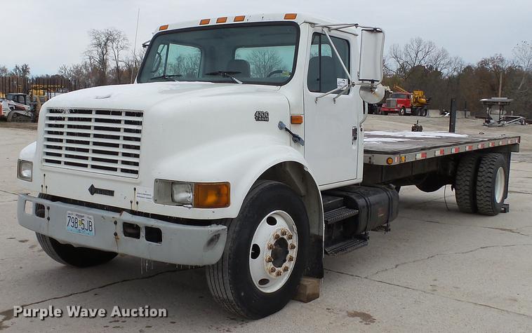 image for item DE4986 1998 International 4700 flatbed truck