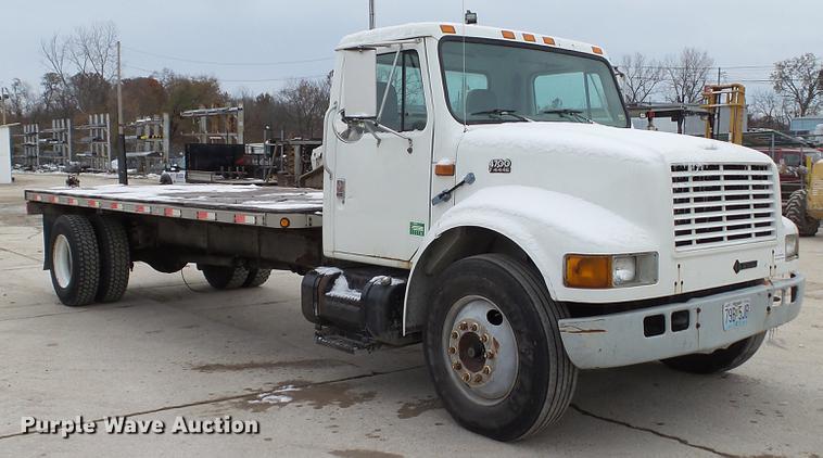 image for item DE4986 1998 International 4700 flatbed truck