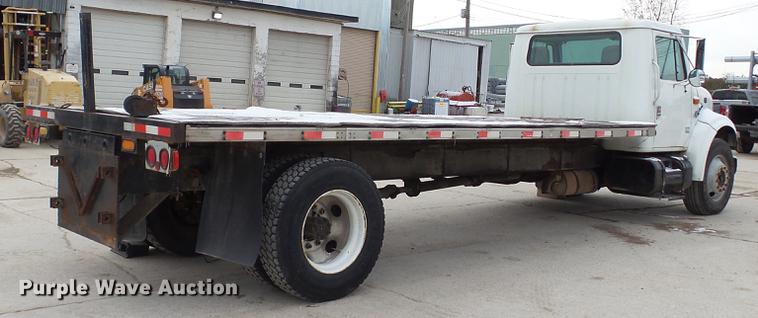 image for item DE4986 1998 International 4700 flatbed truck