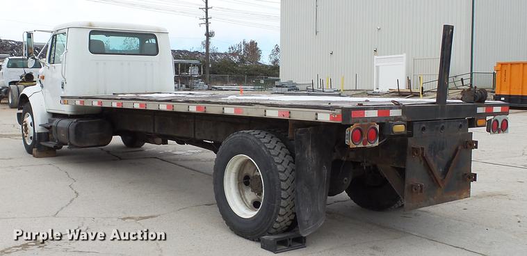 image for item DE4986 1998 International 4700 flatbed truck