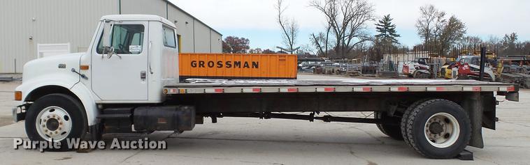 image for item DE4986 1998 International 4700 flatbed truck
