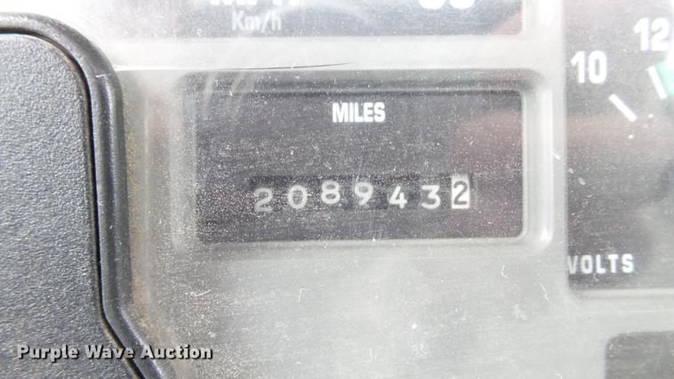 image for item DE4986 1998 International 4700 flatbed truck