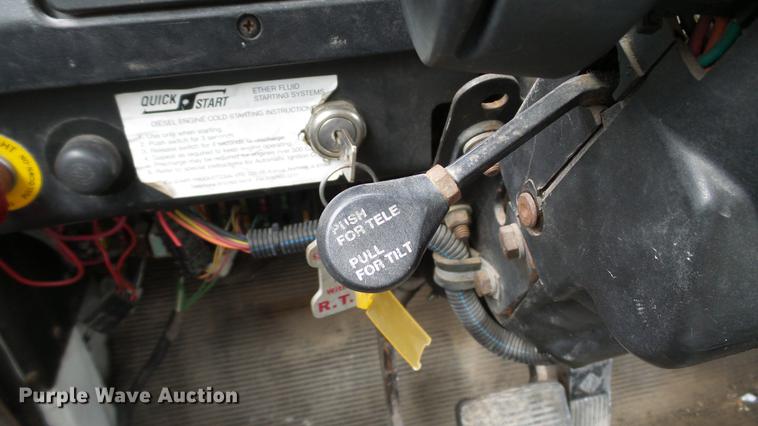 image for item DE4986 1998 International 4700 flatbed truck